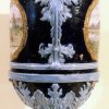 Grande vaso ornamentale - Grande vaso ornamentale in maiolica policroma con coperchio. Fondo blu/celeste. Vista laterale.Scarica il file