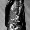 Maiolica decorata - Figura femminile a tutto tondo in maiolica decorata. Scuola di Vincenzo De Filippis.Scarica il file