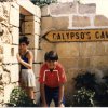 Viaggio d’istruzione a Malta di una classe della Scuola Media Annessa - Visita alle grotte di Malta. Scarica il file