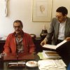 Nino Manfredi visita la 2ª Mostra Didattica - Nino Manfredi, seduto alla scrivania della presidenza, si accinge a lasciare un suo pensiero sul registro delle visite.Scarica il file